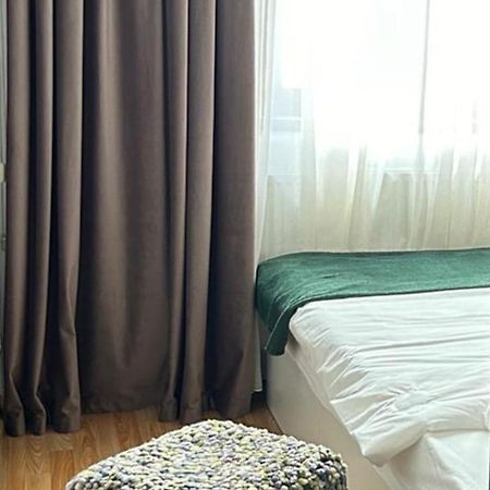 Luxury Studio Ploiesti Luaran gambar