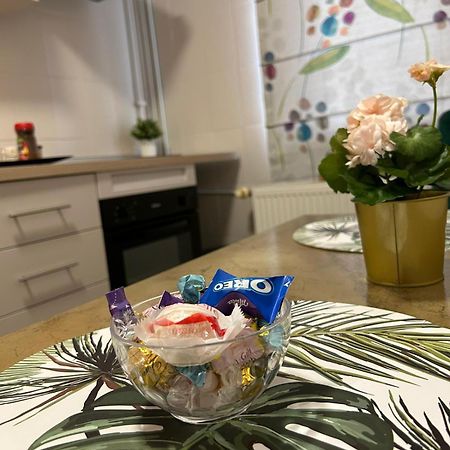 Luxury Studio Ploiesti Luaran gambar