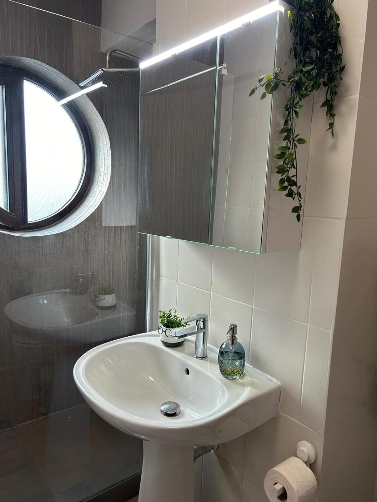 Luxury Studio Ploiesti Luaran gambar