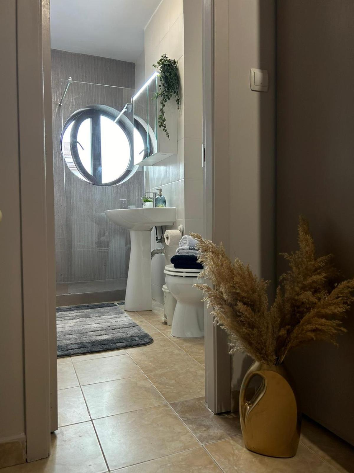 Luxury Studio Ploiesti Luaran gambar
