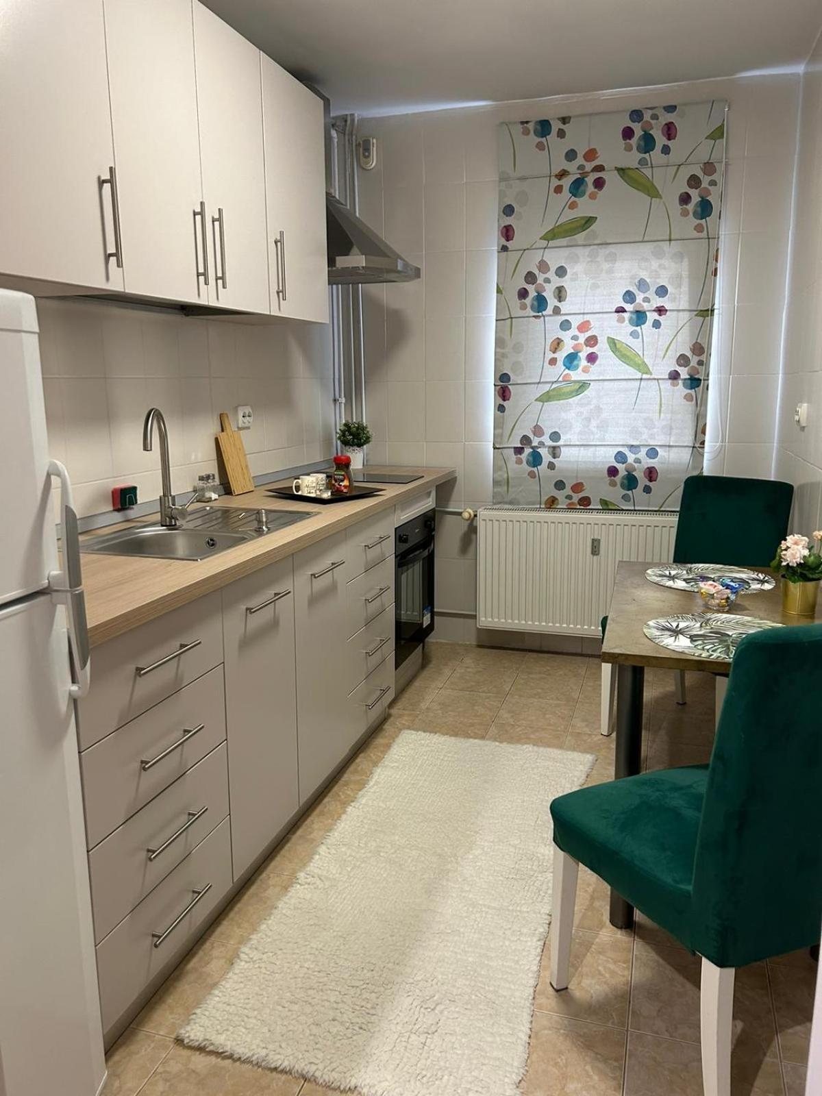 Luxury Studio Ploiesti Luaran gambar