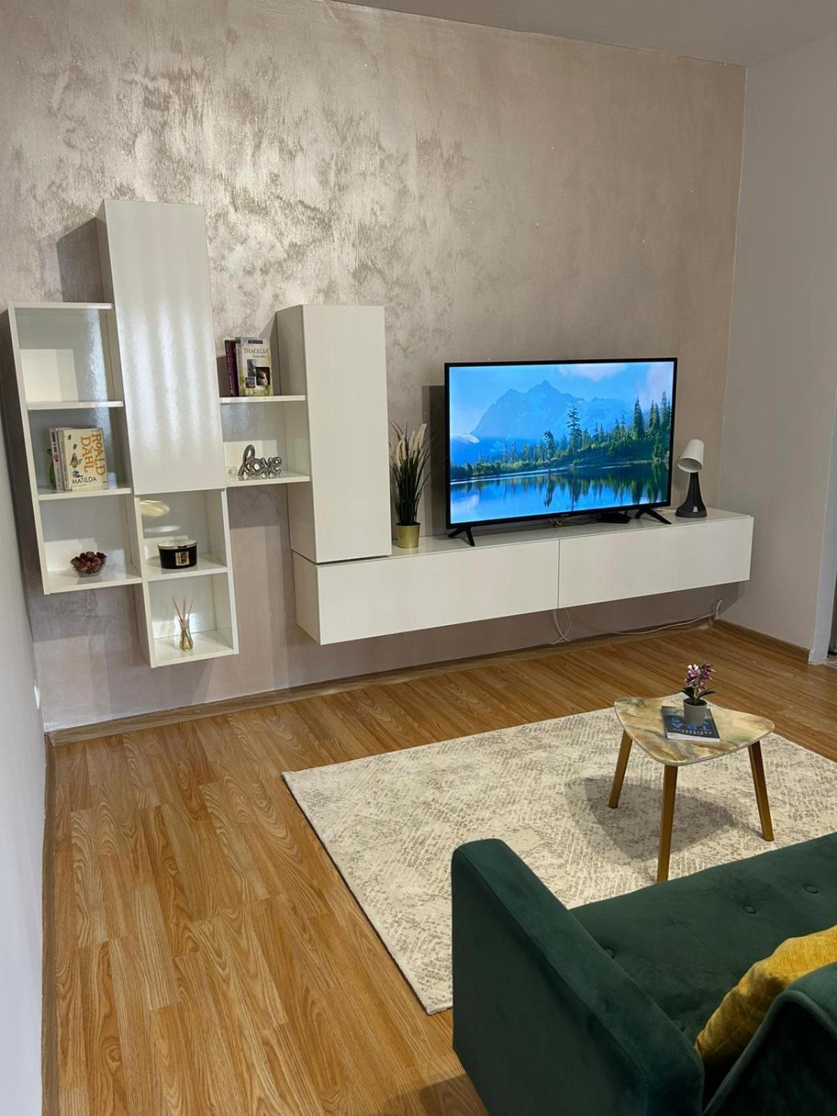 Luxury Studio Ploiesti Luaran gambar